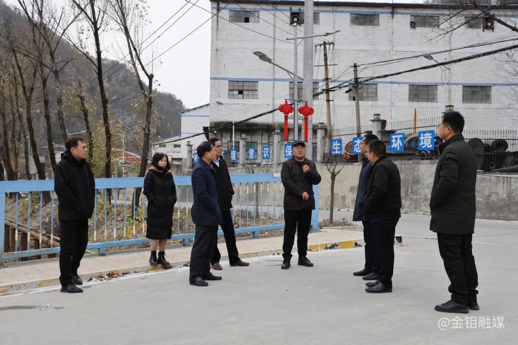 20221206-柳曉峰在金堆城鉬礦選礦升級改造現(xiàn)場查看項目進度2.JPG